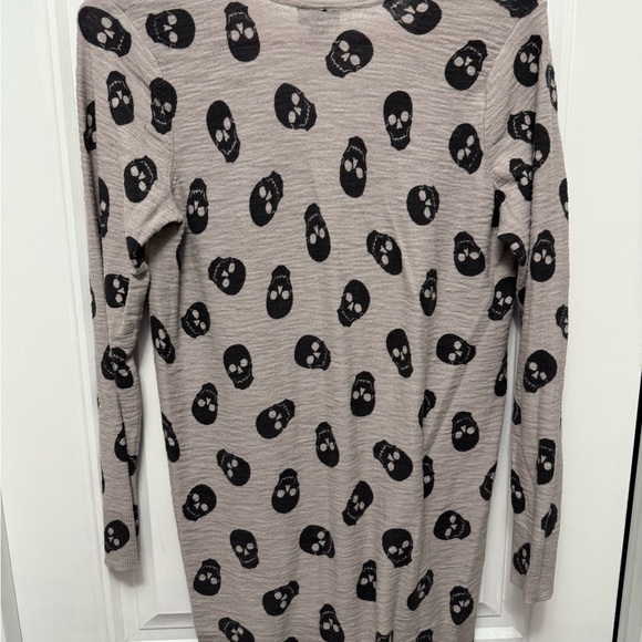 Torrid Gray Skull Print Women's Cardigan Sweater size 00 size 10 - Picture 5 of 5